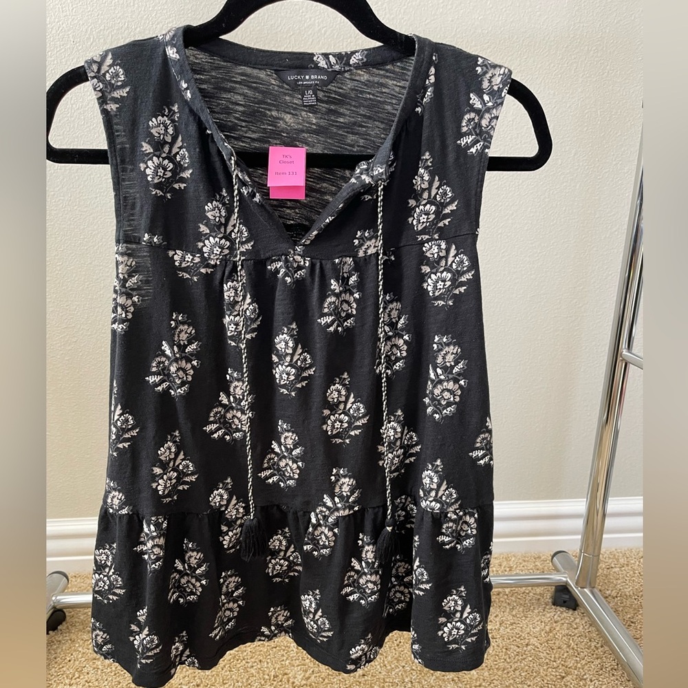 Lucky Brand Top Black w/ White Floral Print L/G - VGUC (131)
